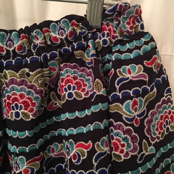 Romeo & Juliet Couture - Picture 4 of 5